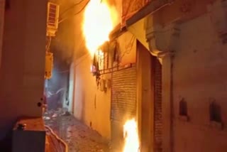 Fire Broke Out In Grocery Store: હિંમતનગરના કરિયાણાની દુકાનમાં આગ લાગતાં લાખોનો માલ સ્વાહા