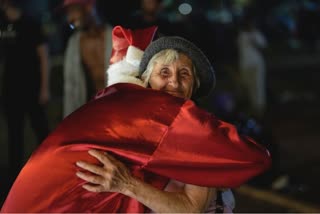 NGO brings holiday cheer to Sao Paulo homeless, social service videos, Sao Paulo Invisible NGO