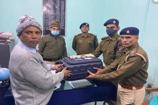 ranchi-rpf-team-returned-bag-full-of-money-to-passenger