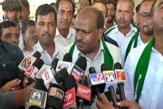 HD Kumaraswamy slams congress leaders