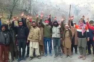 Protest Against Administration In Poonch: پونچھ میں سڑک معاملے کو لیکر لوہیل بیلا کے لوگوں کا احتجاج