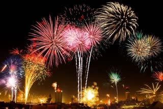 How do fireworks work, what is the science behind fireworks, what are the chemicals used in firecrackers