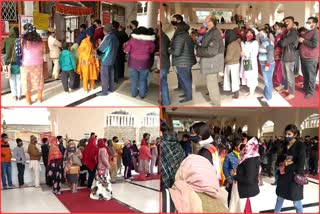 crowd of devotees in chamunda mata temple