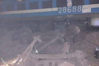 hatia rourkela railway route  train cancel in jharkhand  Services hit after two goods trains collide in Jharkhand  Jhadsuguda - Hatia - MEMU train status  Rourkela-Hatia passenger train status  Train accident Jharkhand  ജാർഖണ്ഡ് ട്രെയിൻ അപകടം  ജാർഖണ്ഡിൽ ചരക്ക് ട്രെയിനുകൾ കൂട്ടിയിടിച്ചു  ജാർഖണ്ഡിൽ ട്രെയിനുകൾ റദ്ദാക്കി