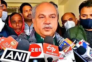 minister narendra singh tomar says maharashtra government should not do politics on farmers suicide
