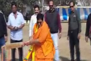 Bhopal MP Pragya Singh Thakur Playing Cricket