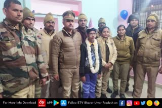 शहीद के बेटे का यूपी पुलिस ने मनाया जन्मदिन