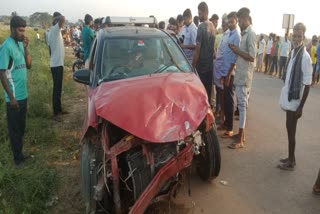 ಕಾರು ಪಲ್ಟಿಯಾಗಿ ಒಮಿನಿ ವ್ಯಾನ್​​​ಗೆ ಡಿಕ್ಕಿ