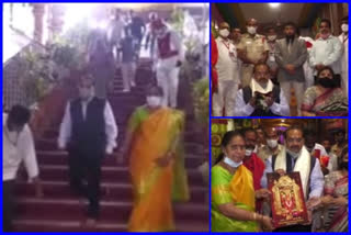 Justice J.K.Maheshwari couple visited indrakeeladri temple at vijayawada