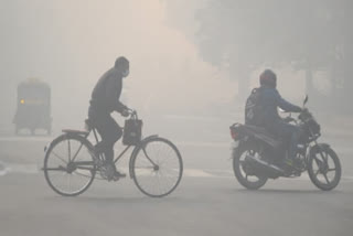 Delhi records minimum temperature of 10.4 deg C; air quality 'very poor'