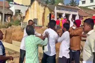 Fight between congress and JDS activists in Ramnagar