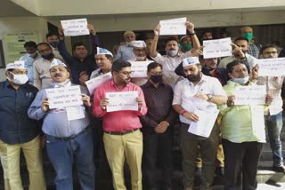 GST Protest in Surat Traders 2021 : જીએસટીના ભારને લઇને સુરતના ટેક્સટાઇલ વેપારીઓ નારાજ, કલેક્ટરને આપ્યું આવેદન