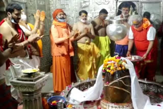 Mahakaleshwar temple employees steal