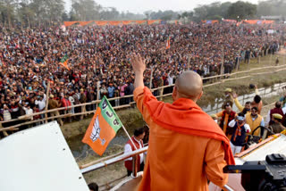 सीतापुर पहुंचे सीएम योगी आदित्यनाथ