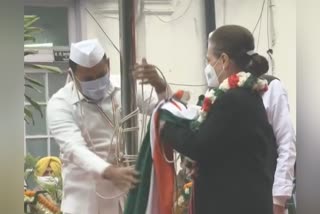 Congress flag falls off in New Delhi