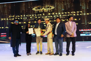 people received  Indian Icon Award in delhi