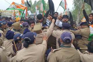 Youth Congress marched Arvind pandey residence