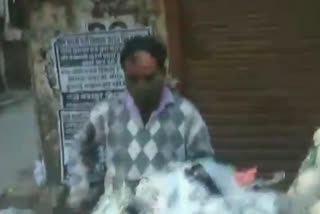 looting with vegetable vendors in keshopur delhi