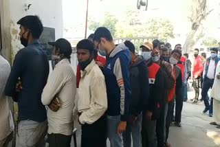 crowd at vaccination center in Faridabad