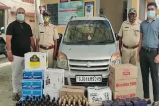 Alcohol Smuggling From Diu: દારૂ હેરાફેરી માટે અપનાવી અજીબ રીત, કારમાંથી મળી આવી 600થી વધુ દારૂ-બિયરની બોટલો