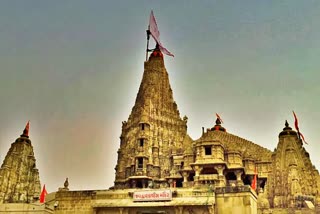 Dwarkadhish temple Gujarat: દ્વારકાધીશ મંદિર 52 ગજની ધ્વજા ચડાવવામાં આવી