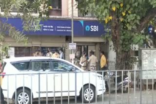 firing State Bank of India Dahisar West