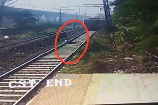 Old man suicide attempt at Shivdi railway station