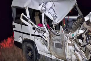 Road Accident: ଅଳ୍ପକେ ବର୍ତ୍ତିଲେ ବର କନିଆଁ, ଡ୍ରାଇଭର ମୃତ