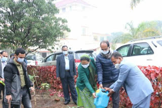 CM Shivraj in Pachmarhi with family