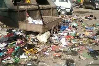 Garbage in Bus Stand Kishtwar: منی بس اسٹینڈ کشتواڑ کوڑے دان میں تبدیل