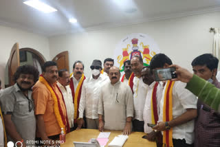 Pro Kannada activist Vatal Nagaraj withdrawn Karnataka Bandh withdrawn over CM's request