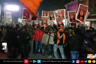 अलीगढ़ में बजरंग दल के कार्यकर्ताओं का प्रदर्शन
