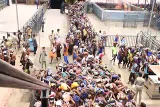 devotees flock to Sabarimala Makaravilakku pilgrimage  ശബരിമല മകരവിളക്ക് തീര്‍ഥാടനം  ആദ്യദിനത്തിൽ സന്നിധാനത്ത് ഭക്തരുടെ ഒഴുക്ക്  first day of the Makaravilakku pilgrimage