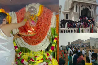 Devotees rush in temples