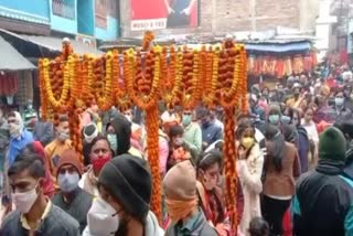Devotees Offer Prayers in Patna