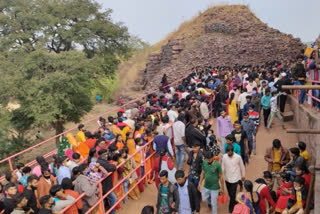 Mass of devotees gathered in Bhojpur temple on New Year