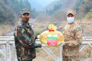 india pakistan armies exchange sweets