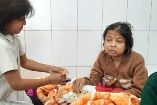 Agra woman with spinal cord issue is taken care of by seven year old daughter