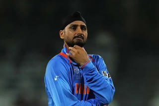 Harbhajan Singh  blames MS Dhoni and  BCCI  officials for Team India ouster