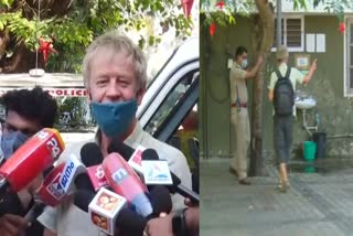 police insult foreigner in Kovalam  action against police officers for insulting foreigner  kovalam police action on native of Sweden  കോവളത്ത് വിദേശിയെ അവഹേളിച്ച സംഭവം  കോവളം സംഭവത്തിൽ പൊലീസ് ഉദ്യോഗസ്ഥര്‍ക്കെതിരെ നടപടി  വിദേശിയുടെ മദ്യം ഒഴുക്കി കളഞ്ഞ സംഭവം  കോവളം സ്വീഡന്‍ സ്വദേശിയെ അഇപമാനിച്ച സംഭവം