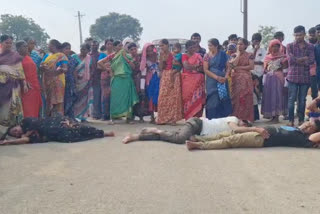 women Sarpanch Protest for development funds release at kunkuduchettu thanda