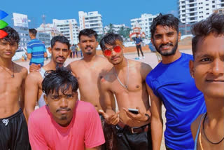four people washed away in vishaka rk beach