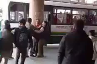 Video of fight at Mandi bus stand