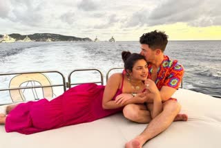 Priyanka Chopra Nick Jonas pics  Priyanka Chopra shares pics with Nick Jonas  നിക്കിനൊപ്പമുള്ള പ്രിയങ്കയുടെ പ്രണയ നിമിഷങ്ങള്‍  നിക്കിനൊപ്പം പുതുവര്‍ഷം ആഘോഷിച്ച് പ്രിയങ്ക ചോപ്ര  Nick Jonas kissing post with Priyanka  Priyanka Chopra Nick Jonas new year celebrations