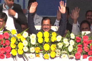 arvind-kejriwal-tried-to-reach-out-to-ex-servicemen-and-dalits-in-dehradun-rally