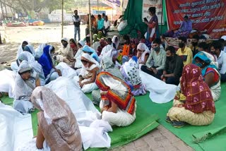 protest in Raipur with demand for compassionate appointment