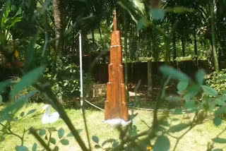 miniature model of burj khalifa  expatriate burj khalifa miniature model  കാസർകോട് ബുര്‍ജ് ഖലീഫ  ബുര്‍ജ് ഖലീഫ മാതൃക നിര്‍മിച്ച് പ്രവാസി  കുഞ്ഞികൃഷ്‌ണന്‍ ബുര്‍ജ് ഖലീഫ കുഞ്ഞന്‍ പതിപ്പ്  kasaragod burj khalifa model