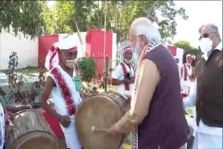 Modi plays Drums