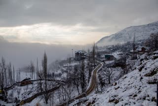 Tourists and locals enjoy the weather in Kashmir, The Beauty Of Kashmir In Winters, Kashmir landscape pictures, Beautiful pictures of India, travel photography, Incredible India, India tourism