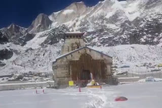 Watch: Barfani Baba meditating amid heavy snowfall in Kedarnath